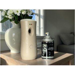 Gardenia y flores blancas