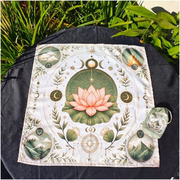 FLOR DE LOTO VERDE PAÑO DE TAROT GRANDE 65X65CM CON BOLSA