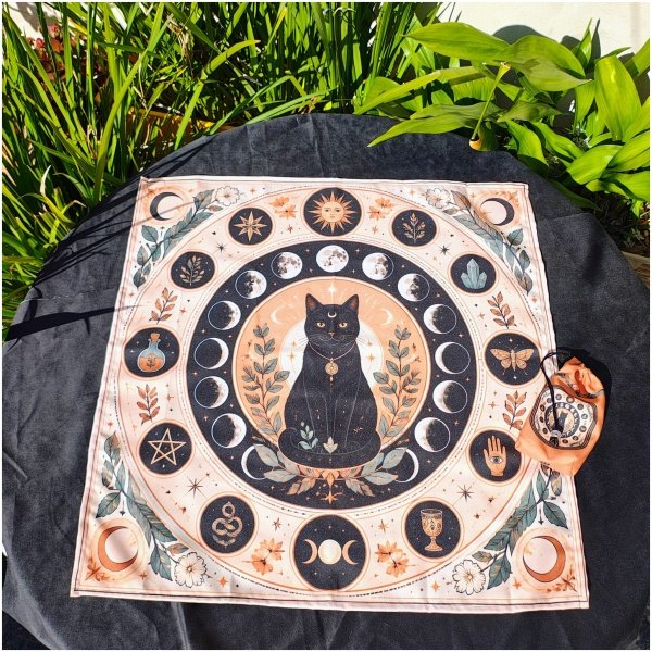 GATO NEGRO FONDO NARANJA PAÑO DE TAROT GRANDE 65X65CM CON BOLSA
